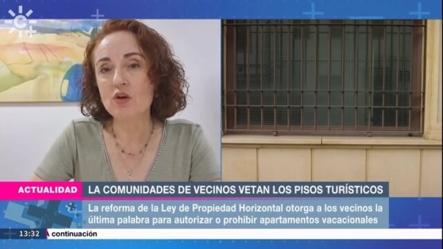 🏘️ Cada vez son más las comunidades de propietarios que deciden regular la implantación de viviendas de uso turístico en sus edificios. La Ley de Propiedad Horizontal, en su artículo 17.12, permite a las comunidades adoptar acuerdos para autorizar, vetar o limitar esta actividad, una medida que muchas están utilizando para preservar el carácter residencial de sus inmuebles.

📺 Sobre esta realidad ha hablado la secretaria del Colegio de Administradores de Fincas de Sevilla, Juana León Balsera, en el programa Mesa de Análisis de @canalsurradiotv. Durante su intervención explicó algunos de los principales problemas que pueden generar las viviendas de uso turístico en las comunidades, como el ruido provocado por el tránsito de maletas, el uso inadecuado de las zonas comunes o los problemas de convivencia derivados de este tipo de alojamientos en los edificios.

🔑 Además, también abordó el creciente cambio de uso de locales comerciales para destinarlos a viviendas de uso turístico. En este sentido, destacó que este tipo de alojamientos suele generar menos problemas de convivencia que determinados locales destinados a actividades como bares u otros establecimientos que pueden ocasionar ruidos u olores.