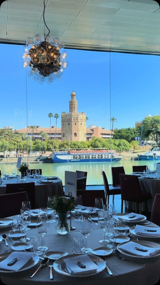 🎥 El Almuerzo Anual de Colegiados 2026 nos dejó muchos momentos para recordar en @abadestriana. Saludos, reencuentros, fotos en el photocall, el discurso de nuestra Presidenta y el tan esperado sorteo, siempre lleno de expectación… ¡y muchos momentos más!

🤝 Gracias a todos los colegiados, patrocinadores y colaboradores que formaron parte un año más de este encuentro. ¡No te pierdas este resumen y revive con nosotros algunos de los mejores momentos del día!