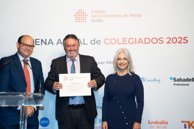 📸✨ Un reconocimiento a quienes caminan junto al Colegio.

Durante nuestra Cena Anual de Colegiados 2025, quisimos agradecer públicamente a las entidades y colaboradores que, año tras año, comparten con nosotros compromiso, profesionalidad y una visión común de servicio a las comunidades.

En este post recogemos las imágenes de la entrega de diplomas de agradecimiento, un gesto con el que ponemos en valor su implicación y el trabajo compartido que tanto aporta al día a día del Colegio.

🤝 Gracias por seguir formando parte de esta trayectoria y por ayudarnos a construir una profesión cada vez más fuerte y unida.